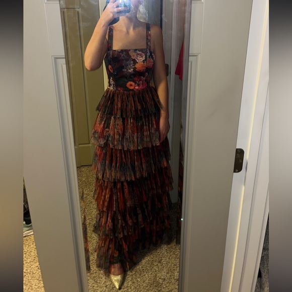 Hutch Avani Gown - Picture 5 of 5